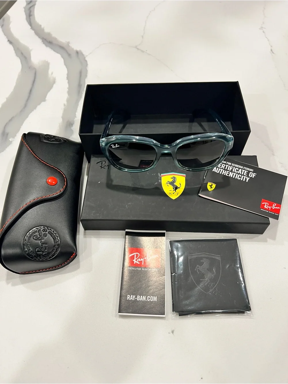Ray-Ban must have